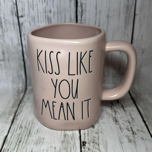 Rae Dunn Magenta KISS like you mean it Large Pink Coffee Mug - Picture 1 of 5